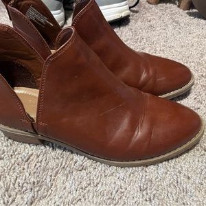 Brown ankle boots, New without tag